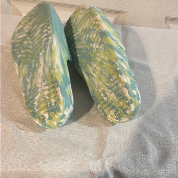 CROCS Kids Slide Sandals with Butterfly and Paw Charms - Green and Yellow - Picture 5 of 6